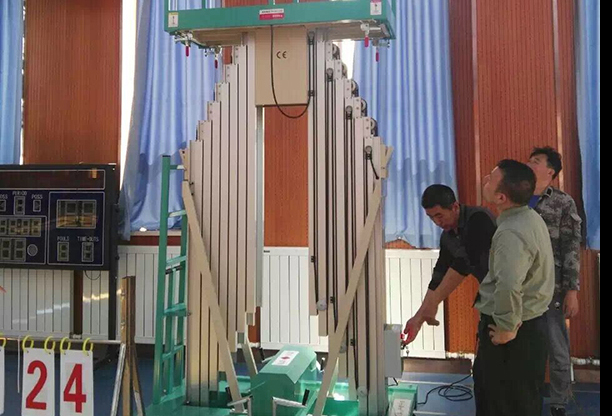 沈陽(yáng)某軍區(qū)雙桅升降平臺(tái)